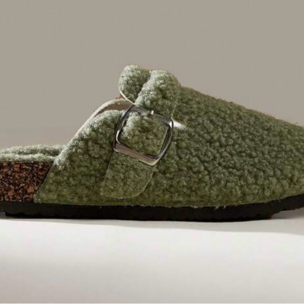 CUCCOO Fuzzy Olive Green Boston Clog Size 7 - Picture 3 of 12